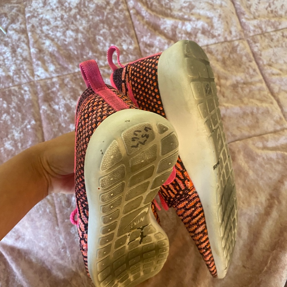 Pink Nike - Picture 4 of 4